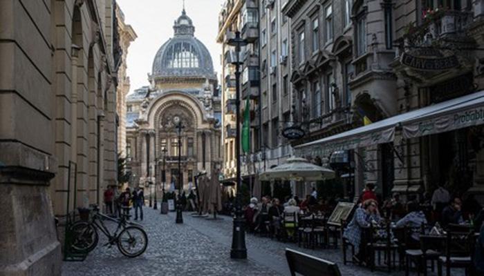 Cafe culture in Bucharest
