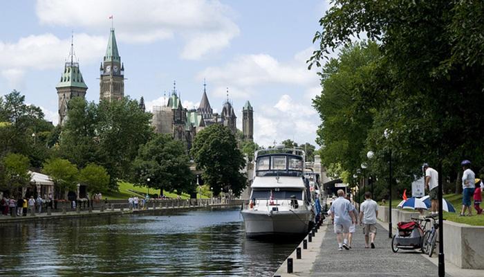 Rideau Canal & Parliament Hill - Ottawa
